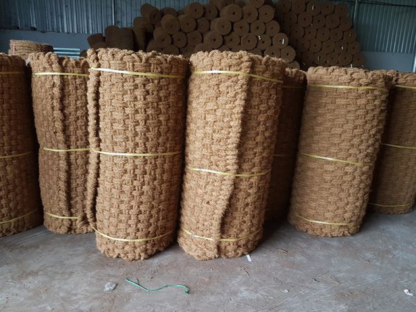 Using coconut fiber mesh to support embankment against soil erosion